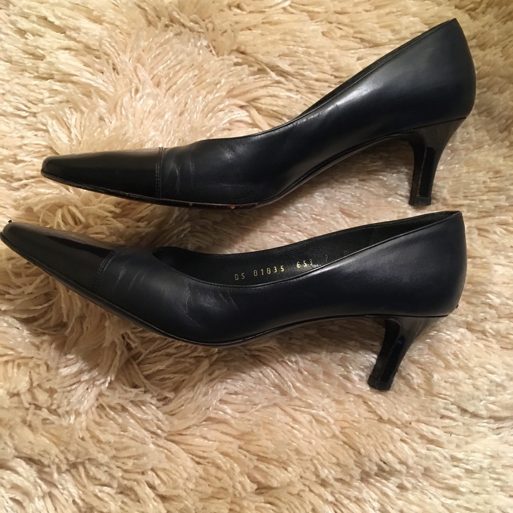 Salvatore ferragamo vintage navy blue low heel pumps